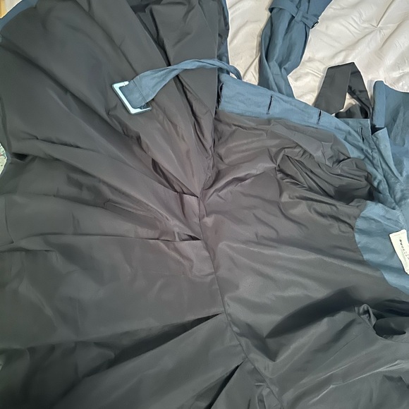 Designed trench coat - Picture 9 of 16